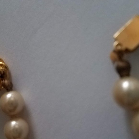 Talbot's Single Strand of faux pearls - Picture 5 of 5